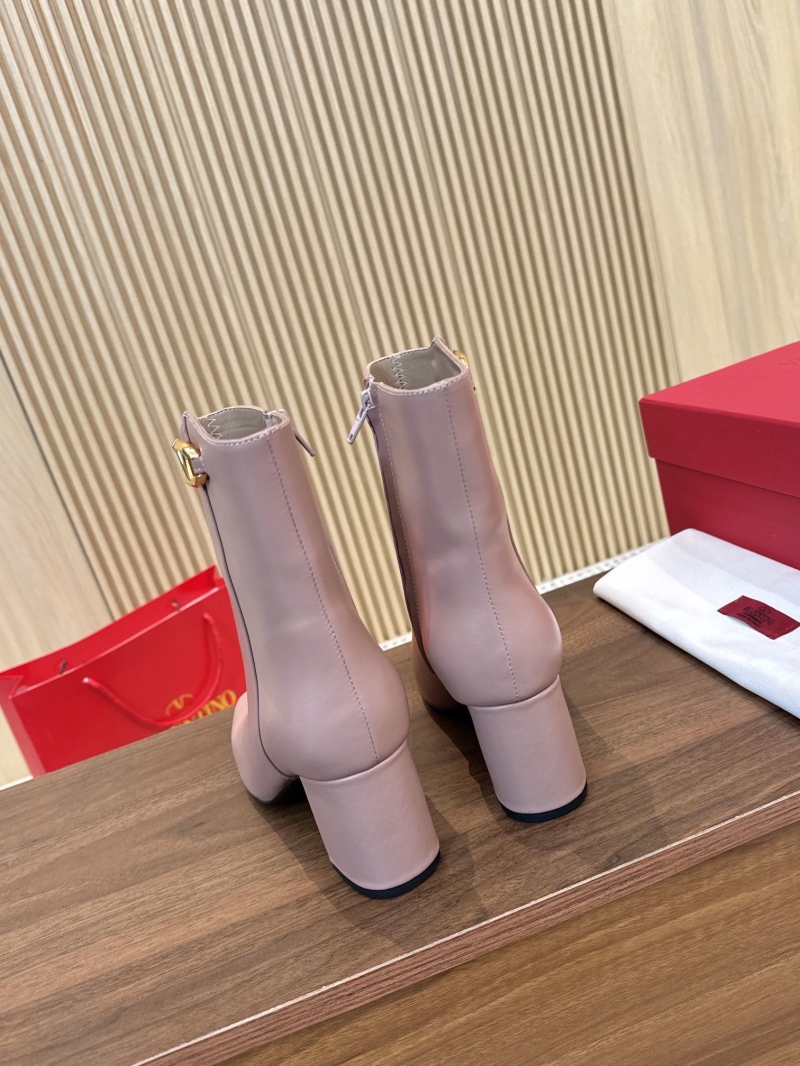 Va1e*ntin0 boots